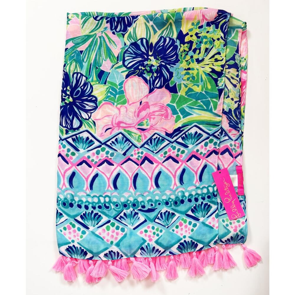 Lilly Pulitzer Resort Scarf in Multi Island Escape Engineered - Picture 3 of 6